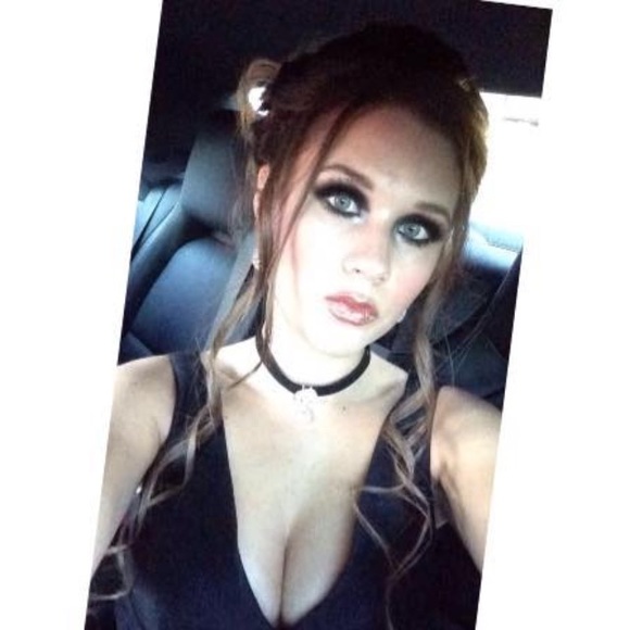 Meet your Posher, Flora - Picture 5 of 7